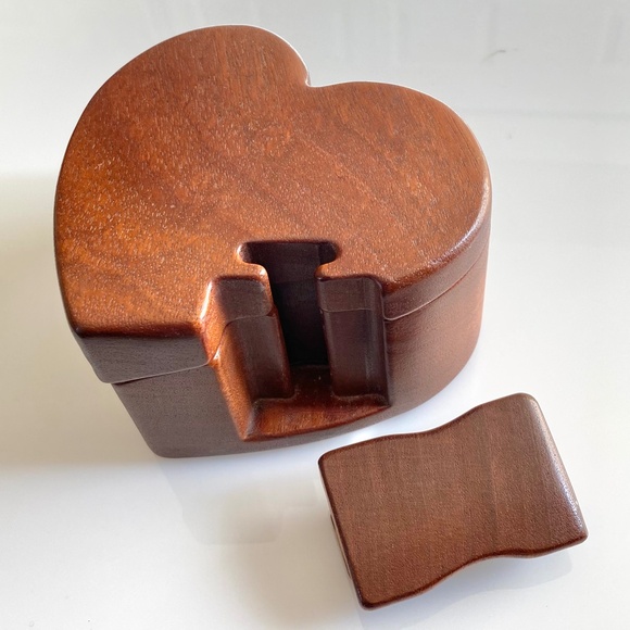 SOLID MAHOGANY HANDCRAFTED HEART-SHAPED PUZZLE JEWELRY BOX - Picture 2 of 5